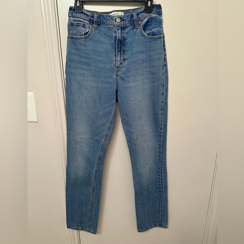 Abercrombie & Fitch Ultra High Rise Slim Straight Jean